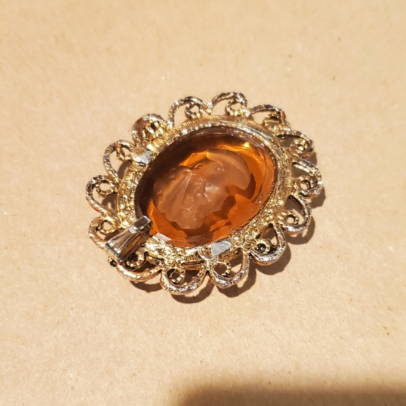 Vintage Intaglio Glass Amber Cameo Pendant - Picture 9 of 11